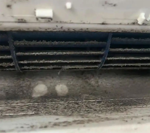 汉阳空调吹的风有股烧焦味是怎么回事